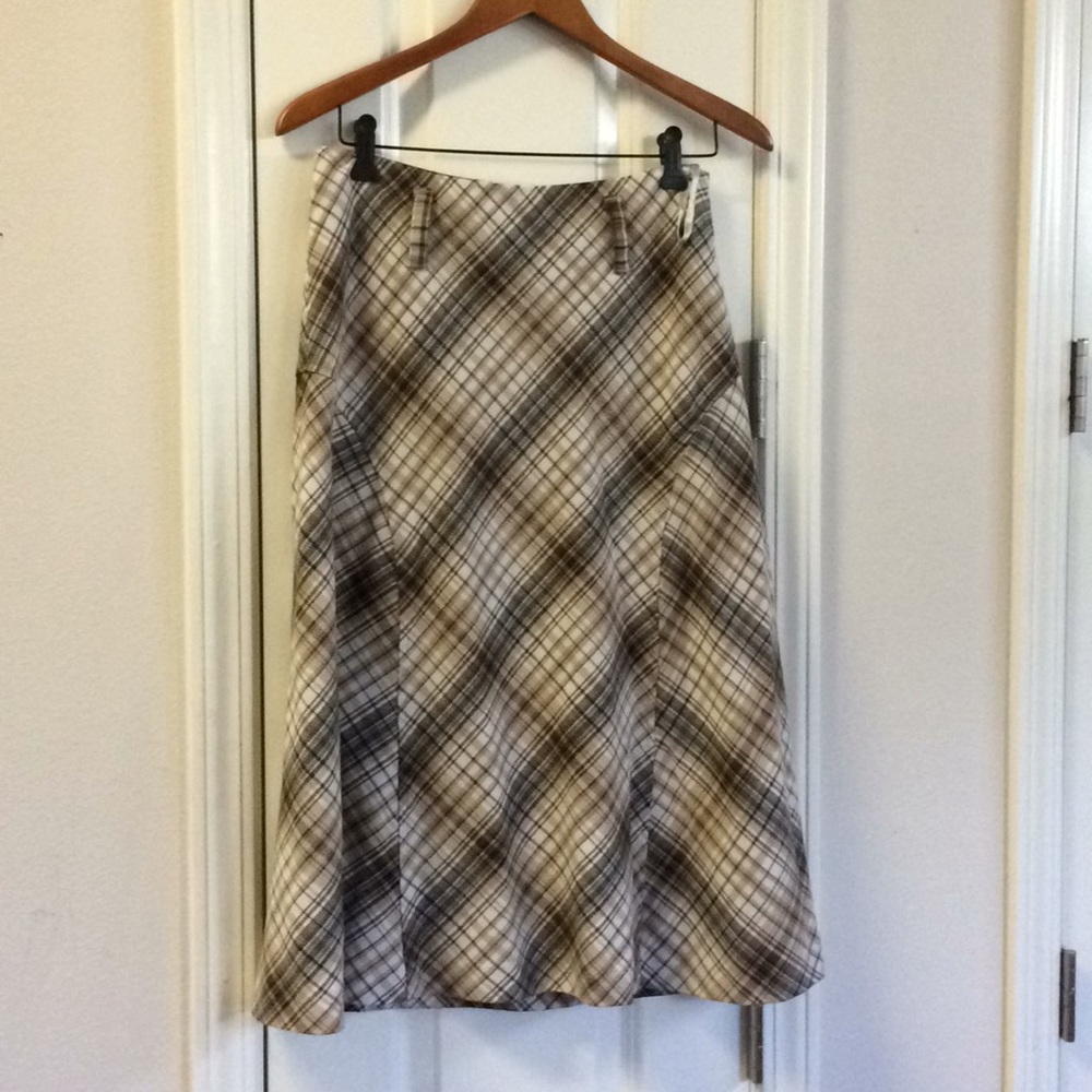 Jones Wear plaid skirt fully lined